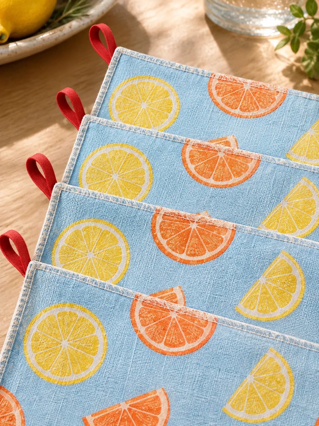 Citrus Slice Placemats, Set of 4 close up: edge finish and red corner loop