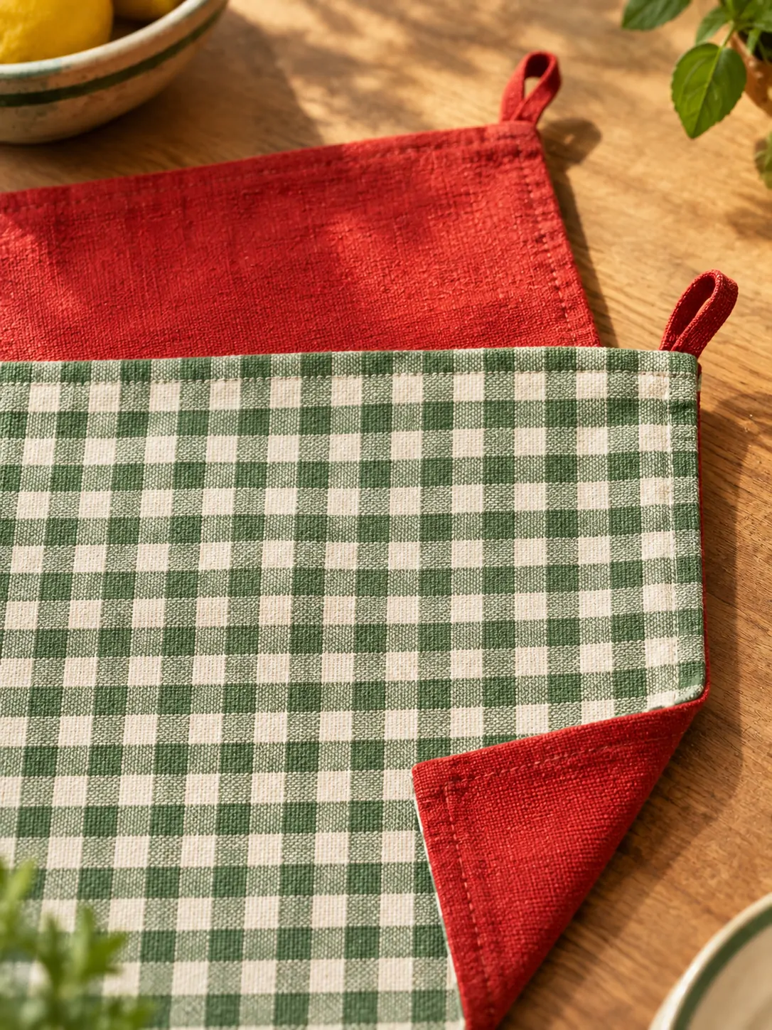 Reversible Placemats, Set of 2 close up: edge finish and red corner loop