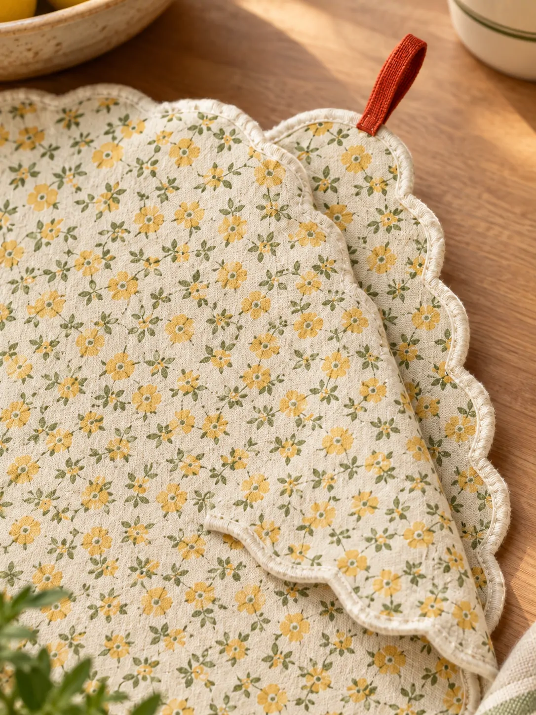 Round Garden Tablecloth close up: edge finish and red corner loop
