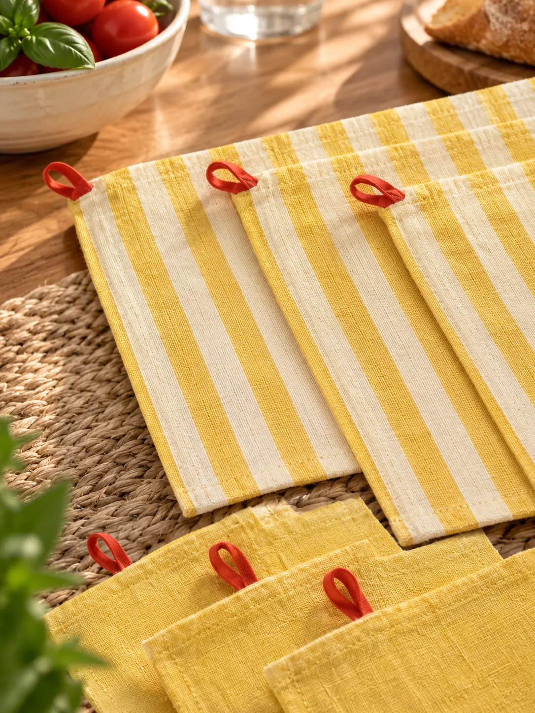 Weekend Brunch Set for 4 (4 Placemats + 4 Napkins) close up: edge finish and red corner loop